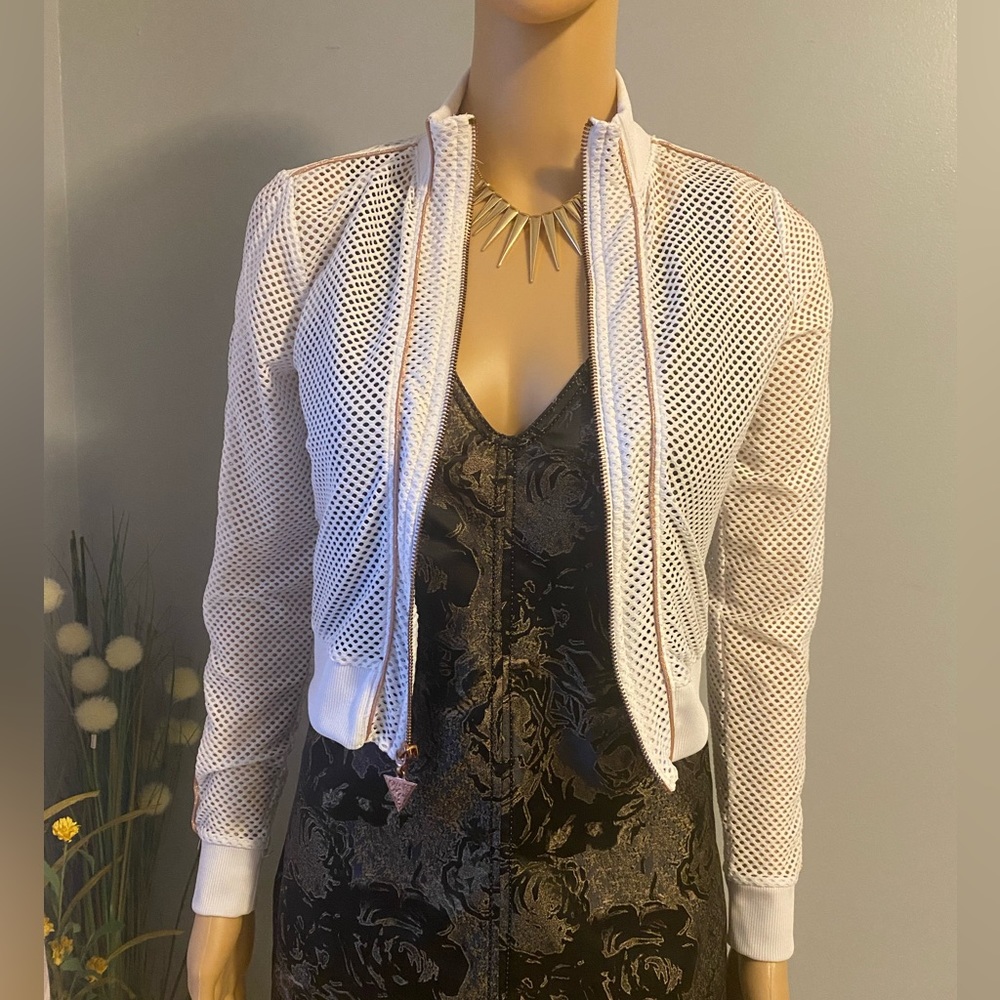 Guess women’s mesh knit zip front jacket white size X-small .